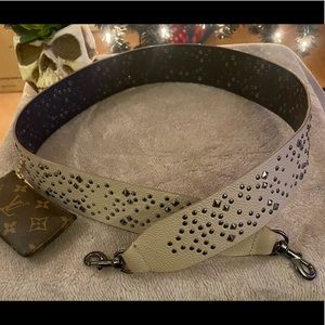 Rebecca Minkoff genuine leather guitar strap in colour way putty. Discontinued….